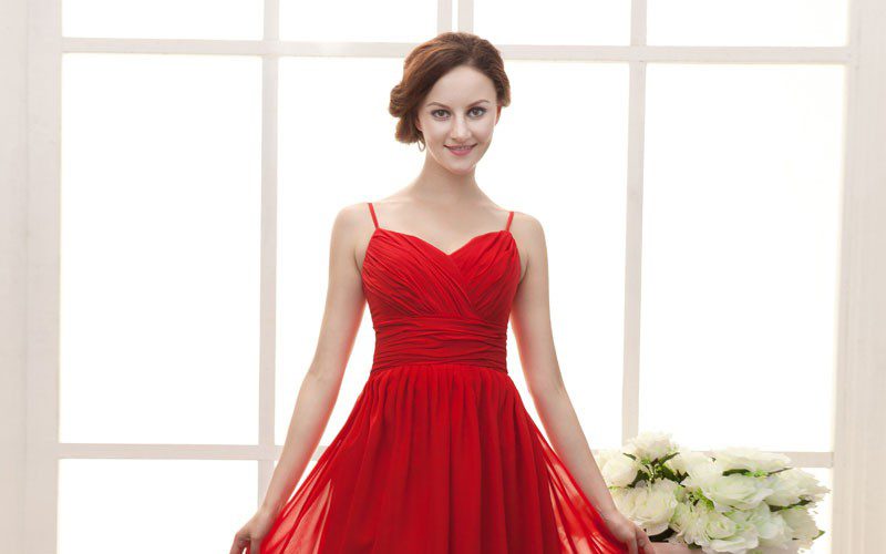 bridesmaids-in-red-dresses-beautiful-and-elegant_1.jpg