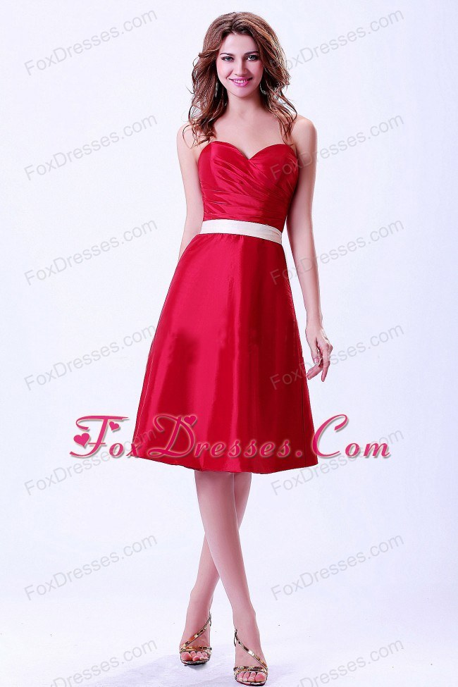 Bridesmaids In Red Dresses & Beautiful And Elegant